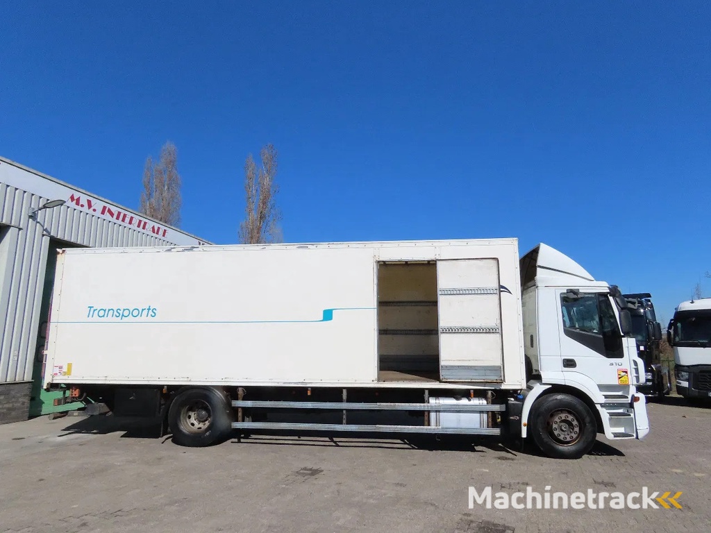 Iveco Stralis 310 8 meter box!   Retarder,  Great condition!