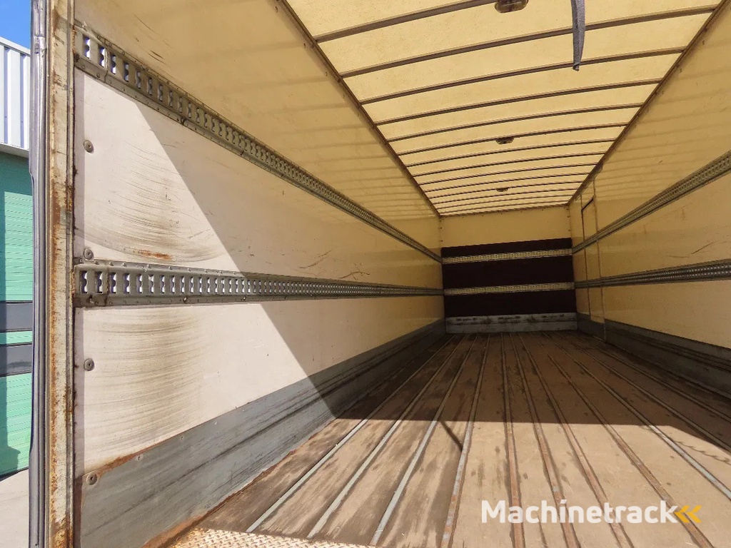 Iveco Stralis 310 8 meter box!   Retarder,  Great condition!