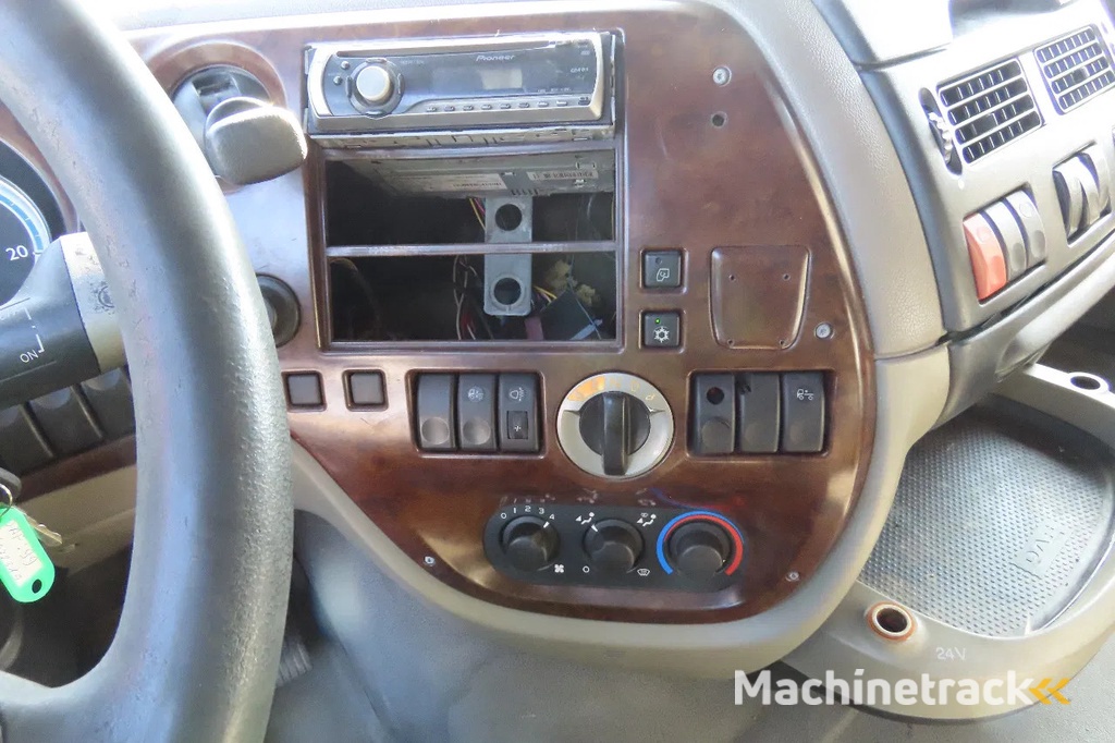 DAF XF 105.460 2 beds, 2 tanks