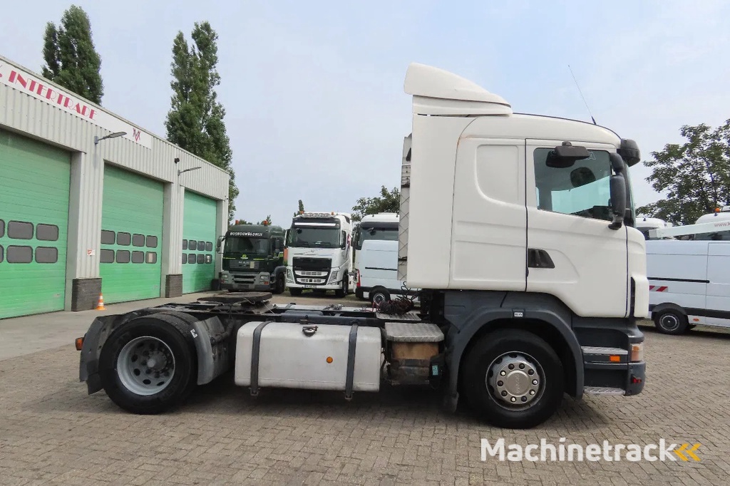 Scania R420 2 tanks,  2 beds,  manual gearbox
