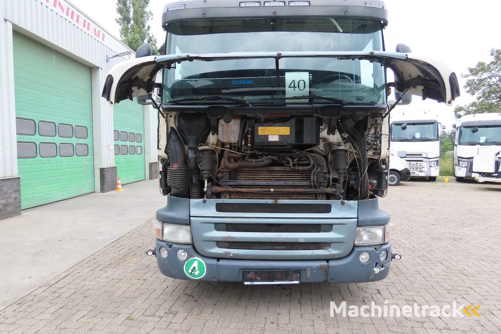 Scania R420 2 tanks,  2 beds,  manual gearbox
