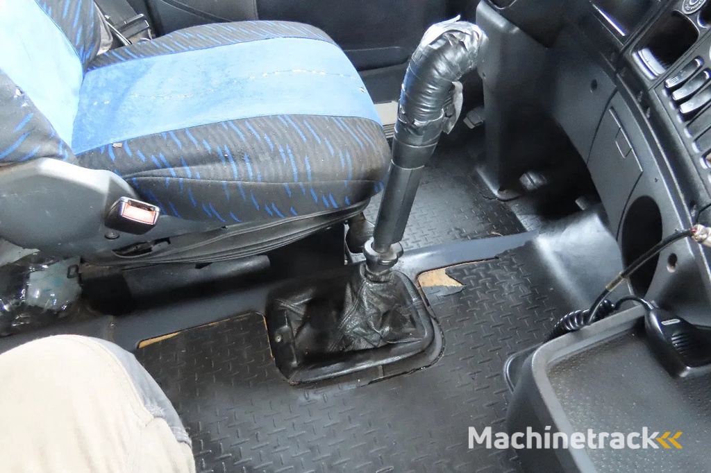 Scania R420 2 tanks,  2 beds,  manual gearbox