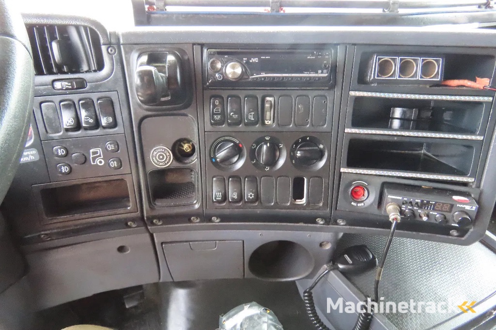 Scania R420 2 tanks,  2 beds,  manual gearbox