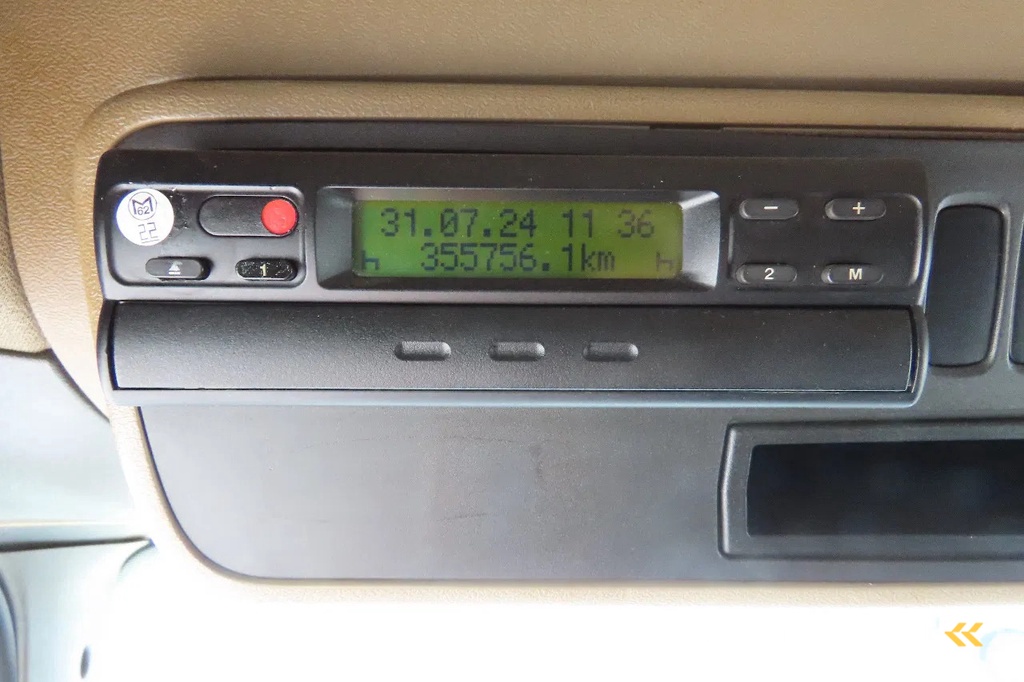 Scania R420 2 tanks,  2 beds,  manual gearbox