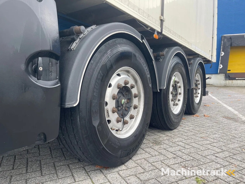 Benalu 6060 kg, 62m3! MERCEDES AXLES self pomp, DISC BRAKES,