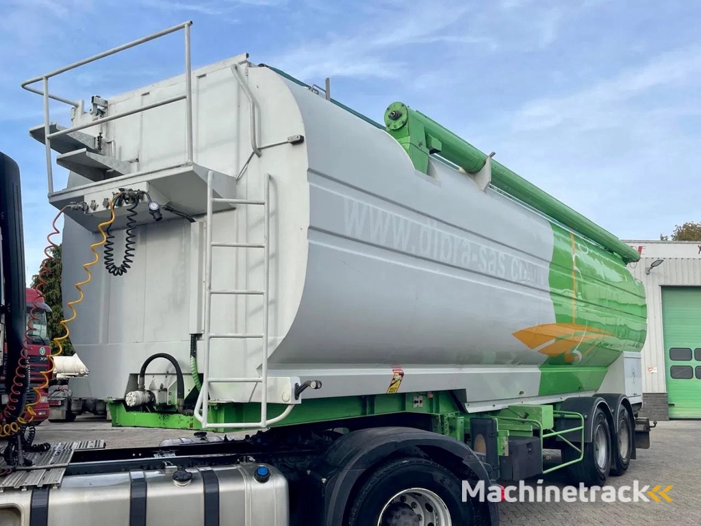 Leveques TSCI, AUGER, HATZ diesel? 7 COMPARTMENTS.  Great condition!