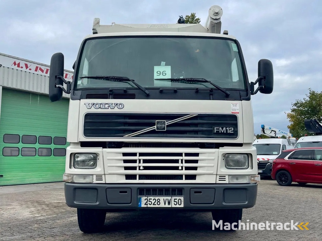 Volvo FM 12.380 8X4  SILO AUGER / AIR  GREAT CONDITION / fully serviced!
