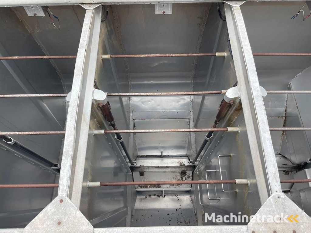 Volvo FM 12.380 8X4  SILO AUGER / AIR  GREAT CONDITION / fully serviced!