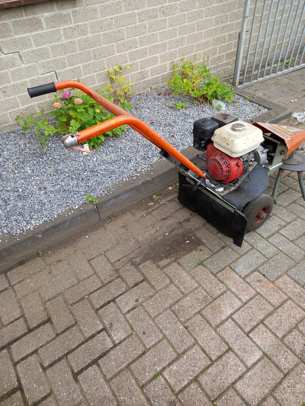 NIMOS MUG (BJ 2002) onkruidborstel