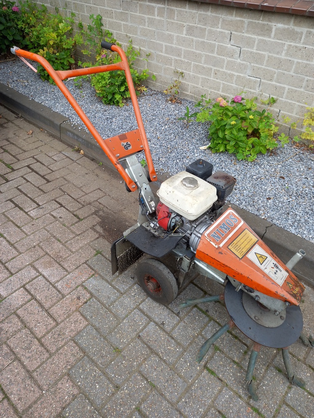 NIMOS MUG (BJ 2002) onkruidborstel