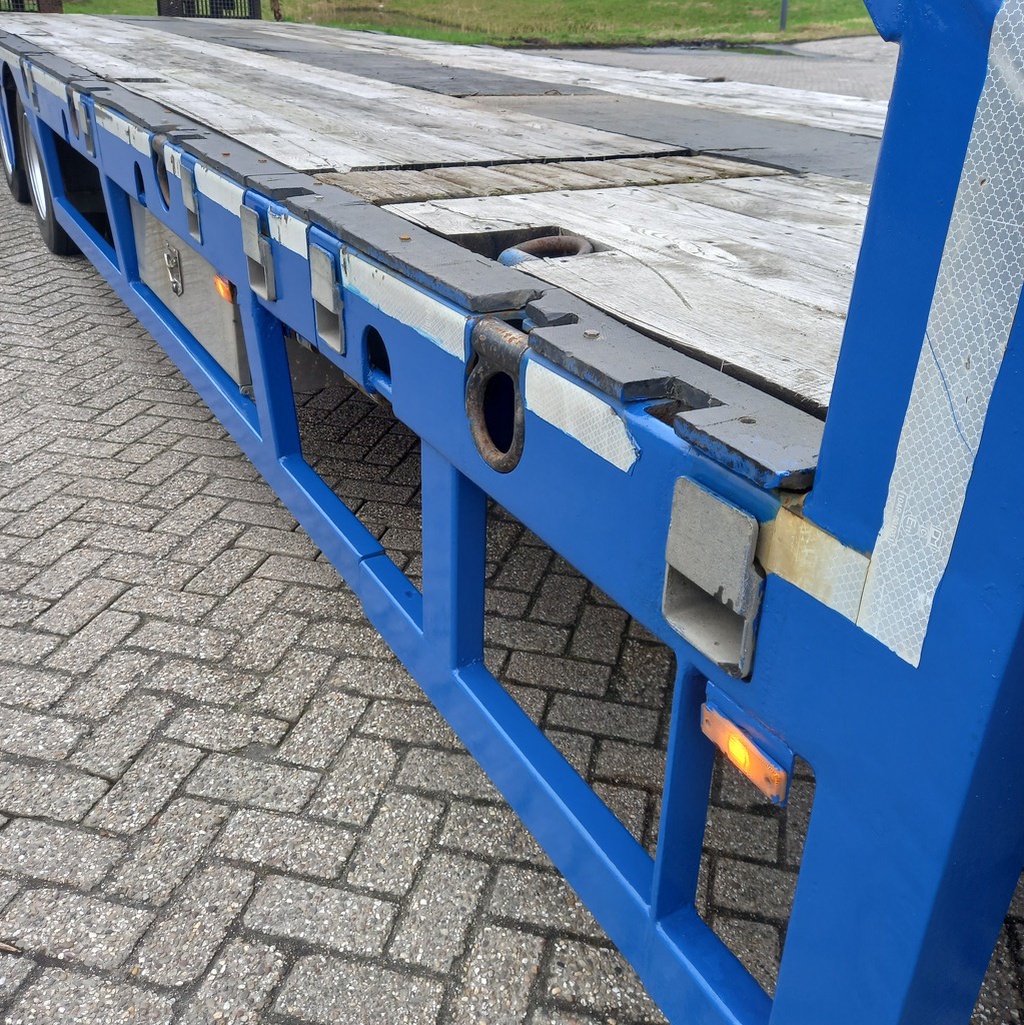 KAESSBOHRER  LB3E Semi-Dieplader (BJ 2010) with ramps