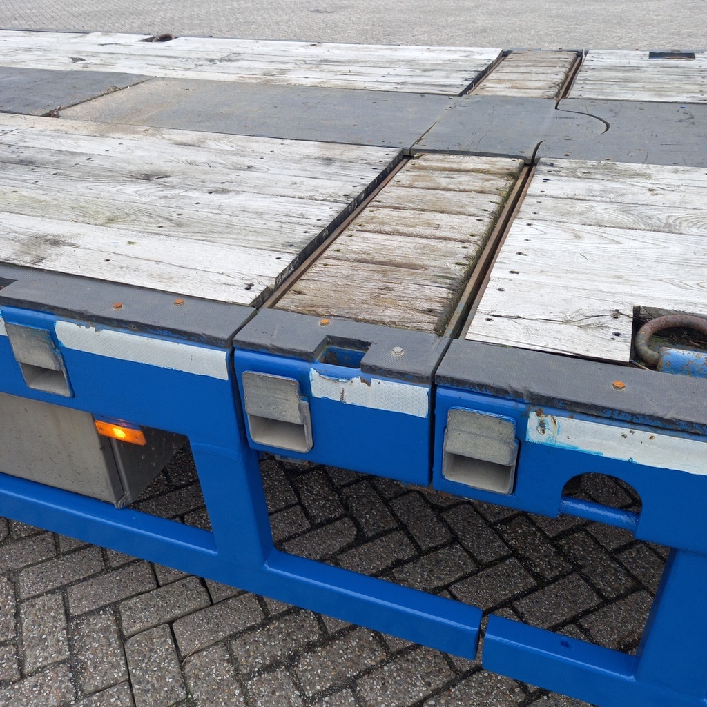 KAESSBOHRER  LB3E Semi-Dieplader (BJ 2010) with ramps