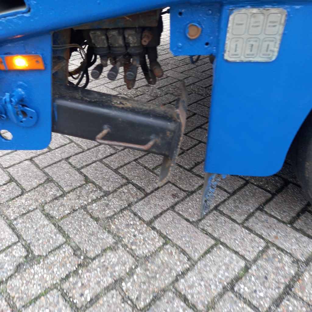 KAESSBOHRER  LB3E Semi-Dieplader (BJ 2010) with ramps