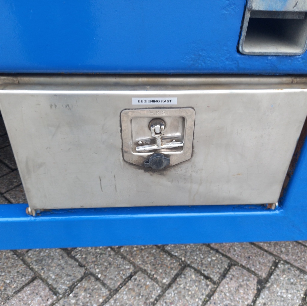 KAESSBOHRER  LB3E Semi-Dieplader (BJ 2010) with ramps