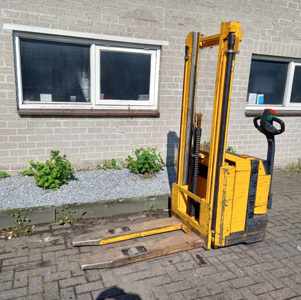 JUNGHEINRICH 1200 KG Stapelaar Freelift 3,3 m (ACCU 2024)
