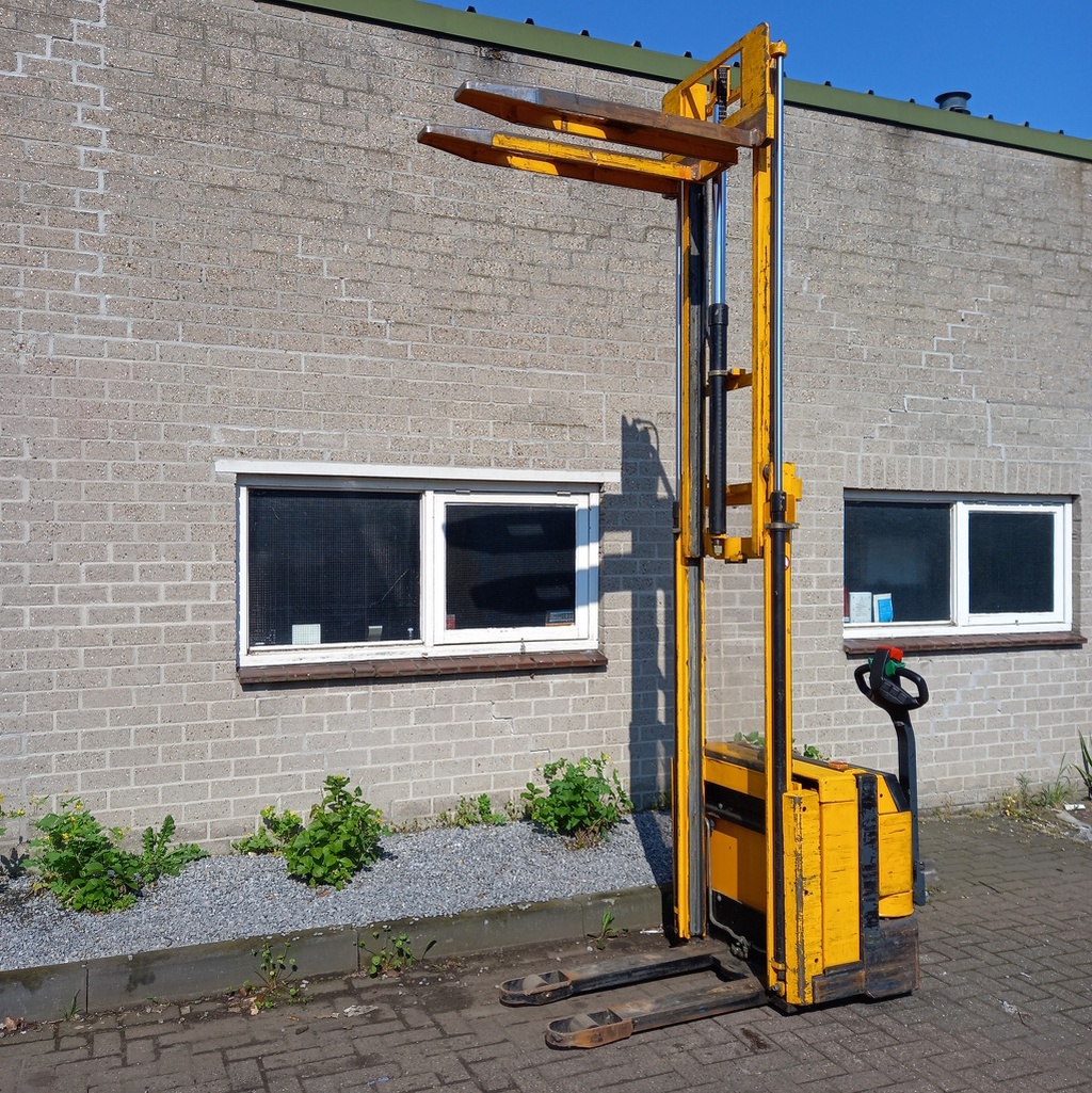JUNGHEINRICH 1200 KG Stapelaar Freelift 3,3 m (ACCU 2024)