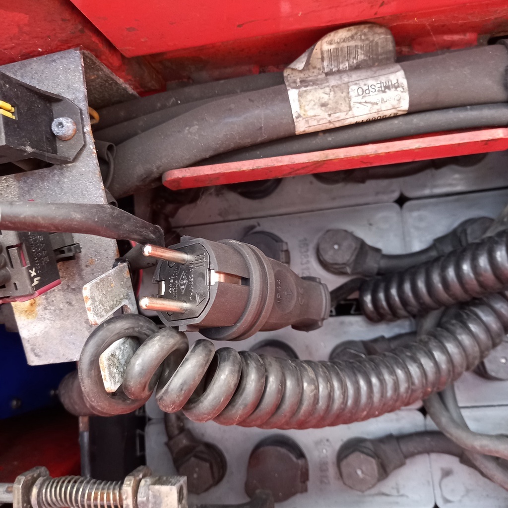 LINDE E10 (334) Compact heftruck TRIPLO 5,2 m Shift