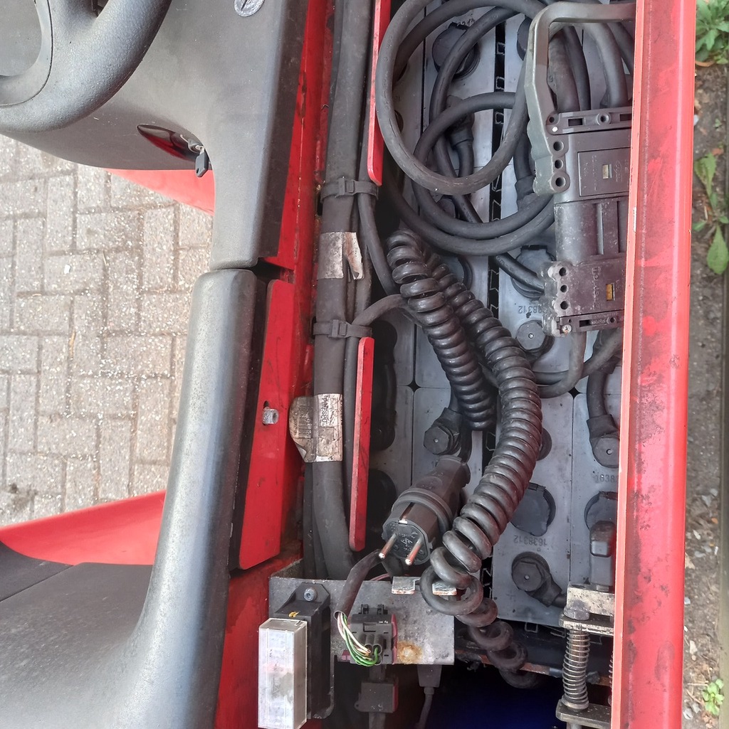 LINDE E10 (334) Compact heftruck TRIPLO 5,2 m Shift