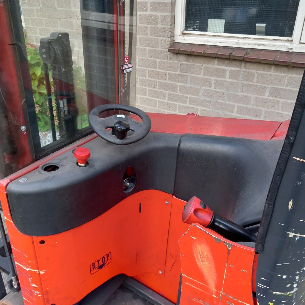 LINDE E10 (334) Compact heftruck TRIPLO 5,2 m Shift