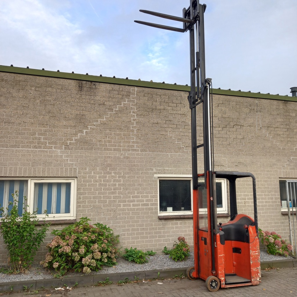 LINDE E10 (334) Compact heftruck TRIPLO 5,2 m Shift