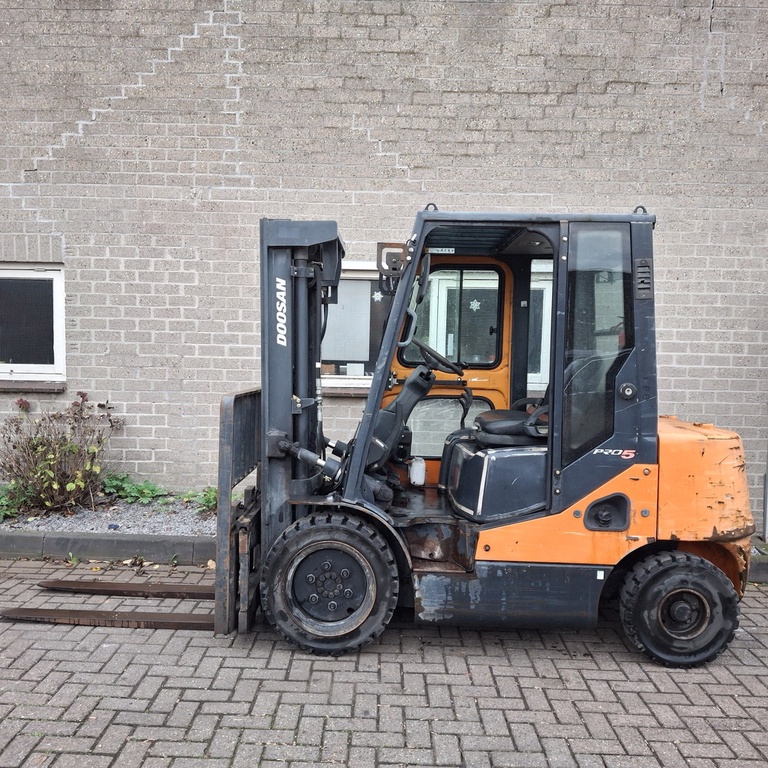 DOOSAN D30 S-5 Diesel Heftruck triplo 4,7 m Shift (BJ 2013)