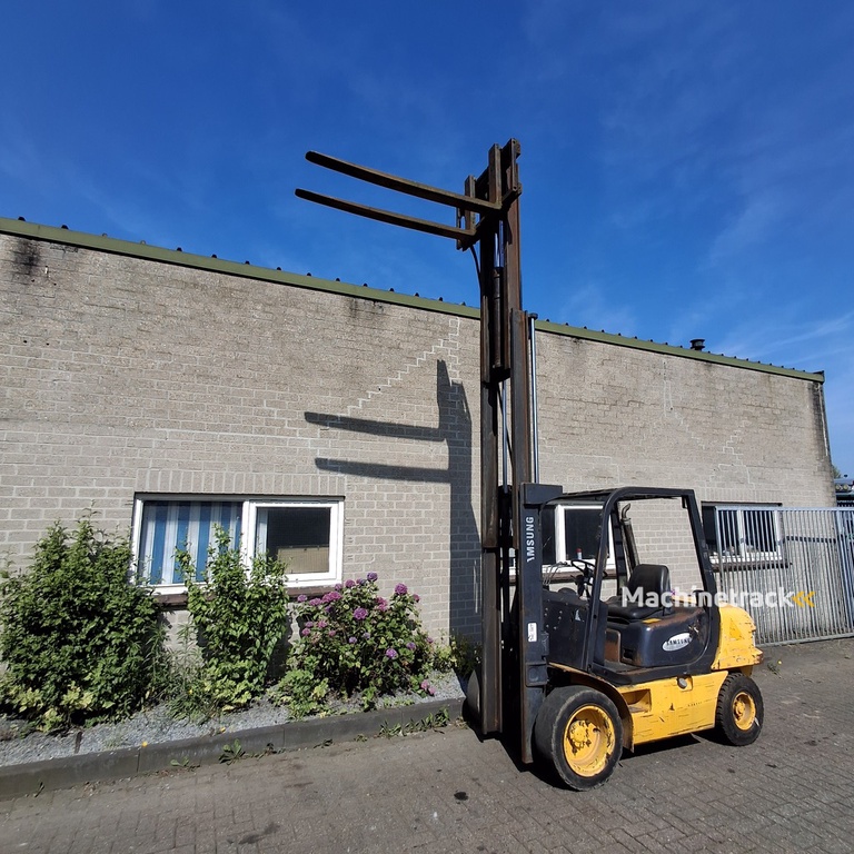 SAMSUNG SF30D Diesel Heftruck Triplo SHIFT