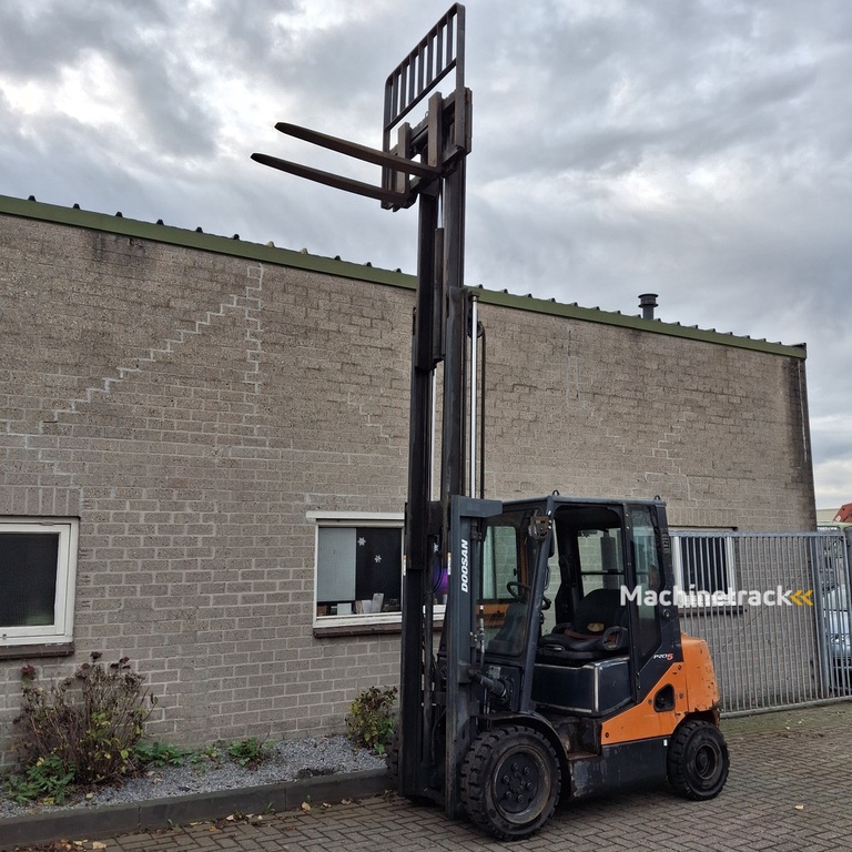 DOOSAN D30 S-5 Diesel Heftruck triplo 4,7 m Shift (BJ 2013)