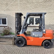 toyota-7-fdf25-diesel-heftruck-shift-triplo-vorkversteller