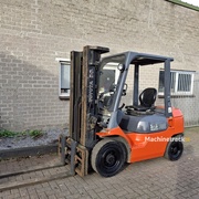 toyota-7-fdf25-diesel-heftruck-shift-triplo-vorkversteller