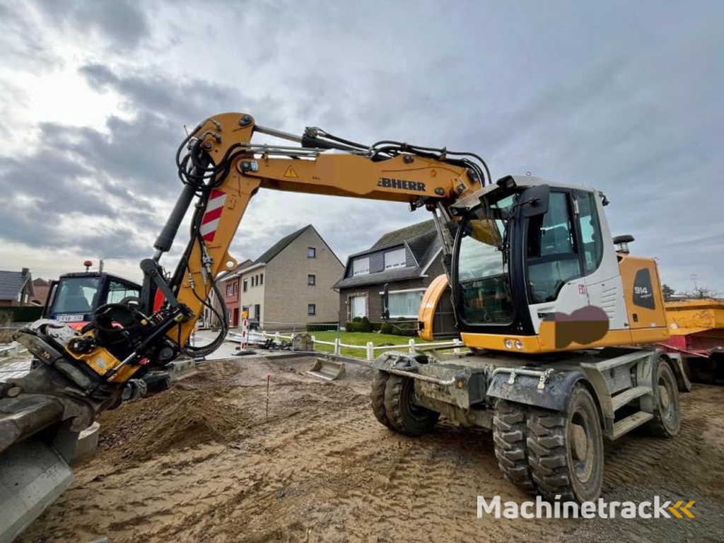 Liebherr A-914-compact
