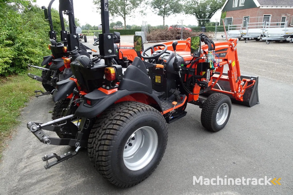 Tafe Compact trekker met voorlader 6028M