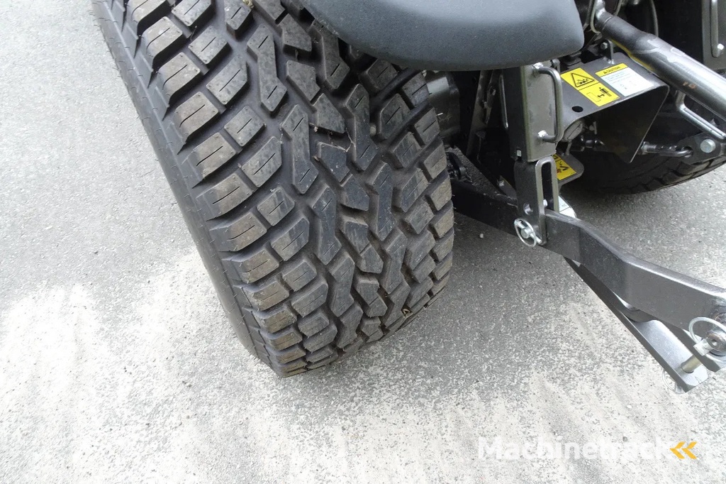 Tafe Compact trekker met voorlader 6028M