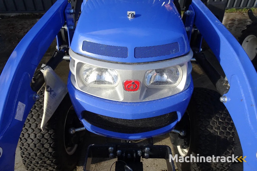 Iseki 3217 met voorlader .