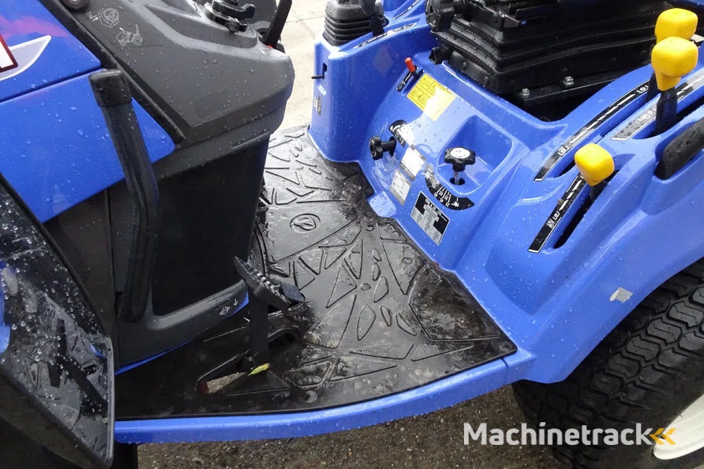 Iseki met voorlader .TXGS24