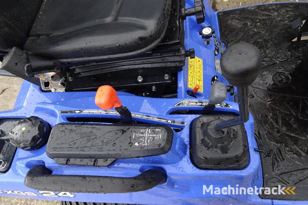 Iseki met voorlader .TXGS24