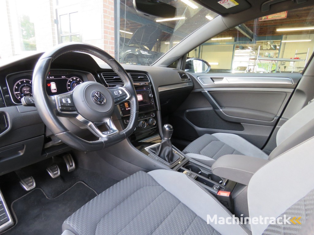 Volkswagen Golf 1.5 TSI 150pk DSG-aut. R-Line / Led / Virtual / 17 Inch / BOVAG garantie