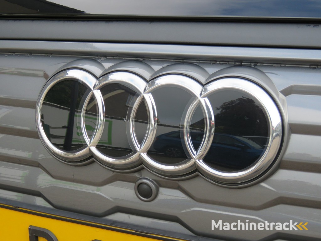 Audi Q4 35 LAUNCH ED. 55 KWH / 19 Inch / Stoelverw. / Elec. klep / BOVAG garantie