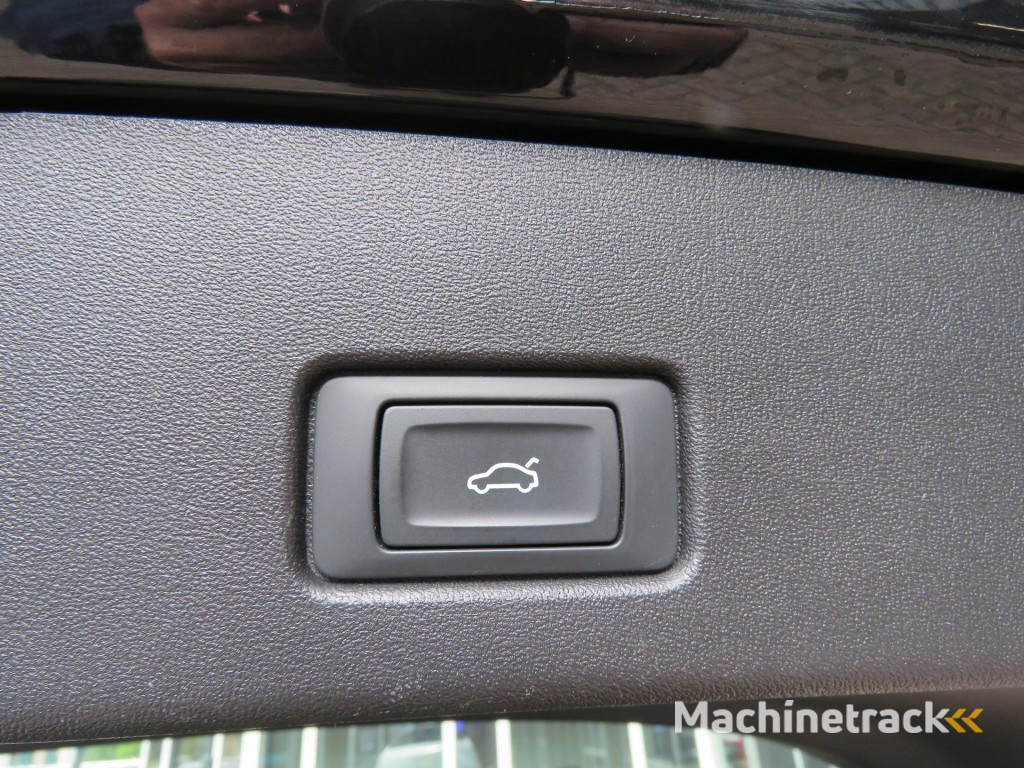 Audi Q4 35 LAUNCH ED. 55 KWH / 19 Inch / Stoelverw. / Elec. klep / BOVAG garantie