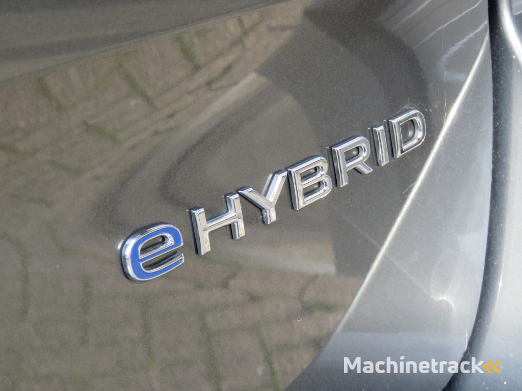 Volkswagen Multivan 1.4 eHybrid L2H1 218PK 7p. / Camera / Navi / 18 Inch / dubbele schuifdeur / BOVAG garantie
