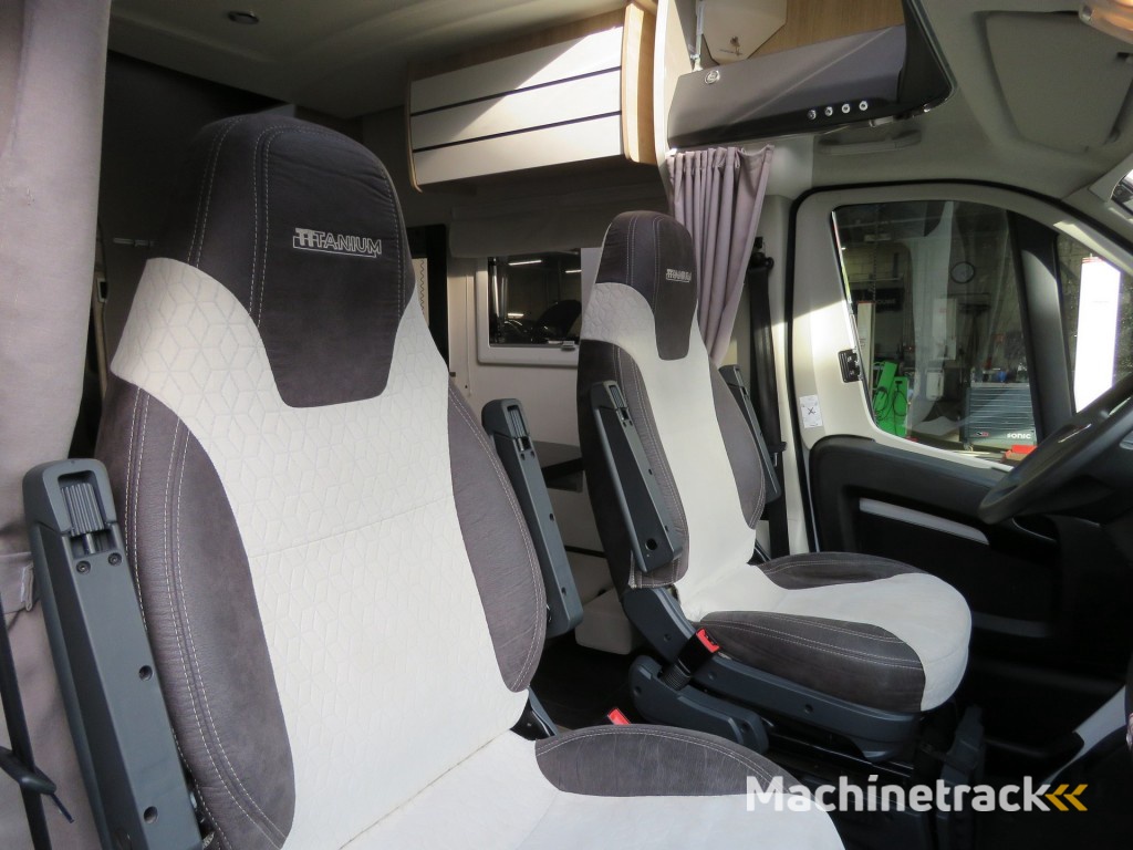 Chausson 648 Titanium VIP 140pk Aut. 4-pers. / Queens bed / Hefbed / Fietsenrek / BOVAG garantie