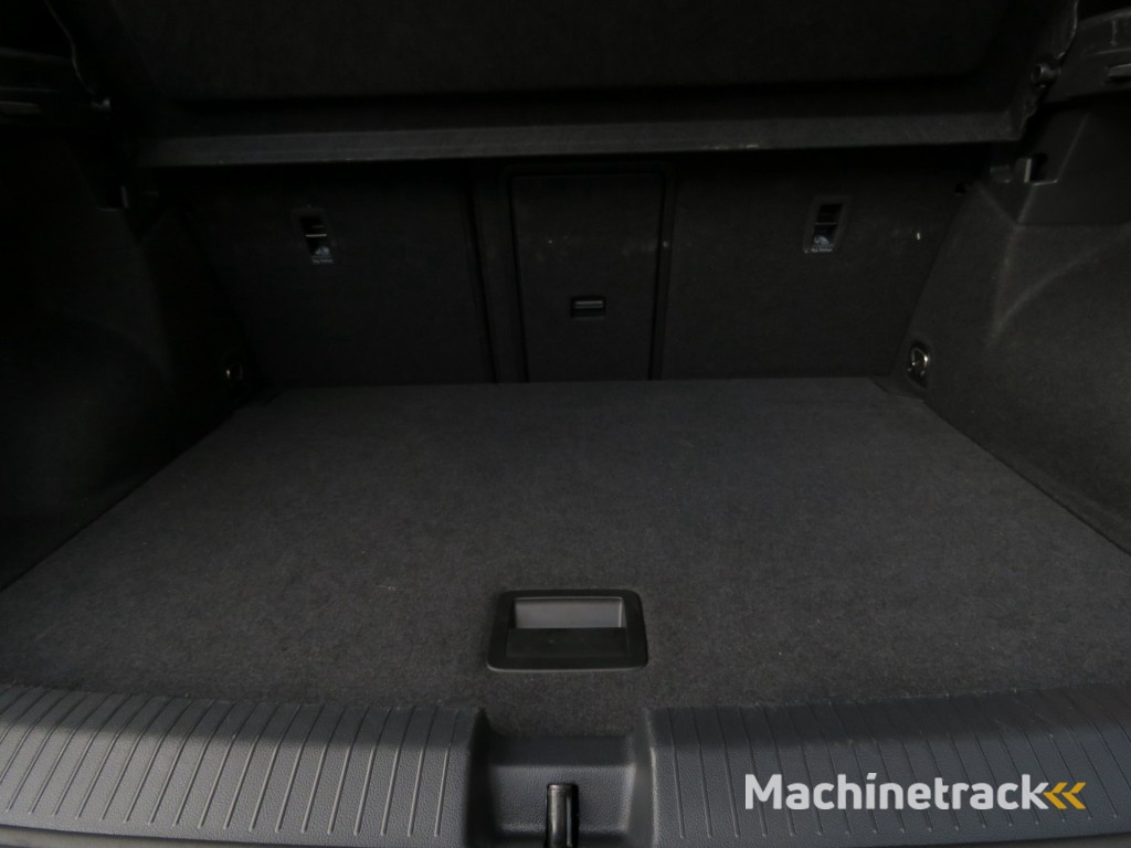 Volkswagen T-roc 1.5 TSI 150pk DSG-aut. R-LINE / Trekhaak afn. / Camera / Stoelverw. / IQ Light / FABRIEKS garantie