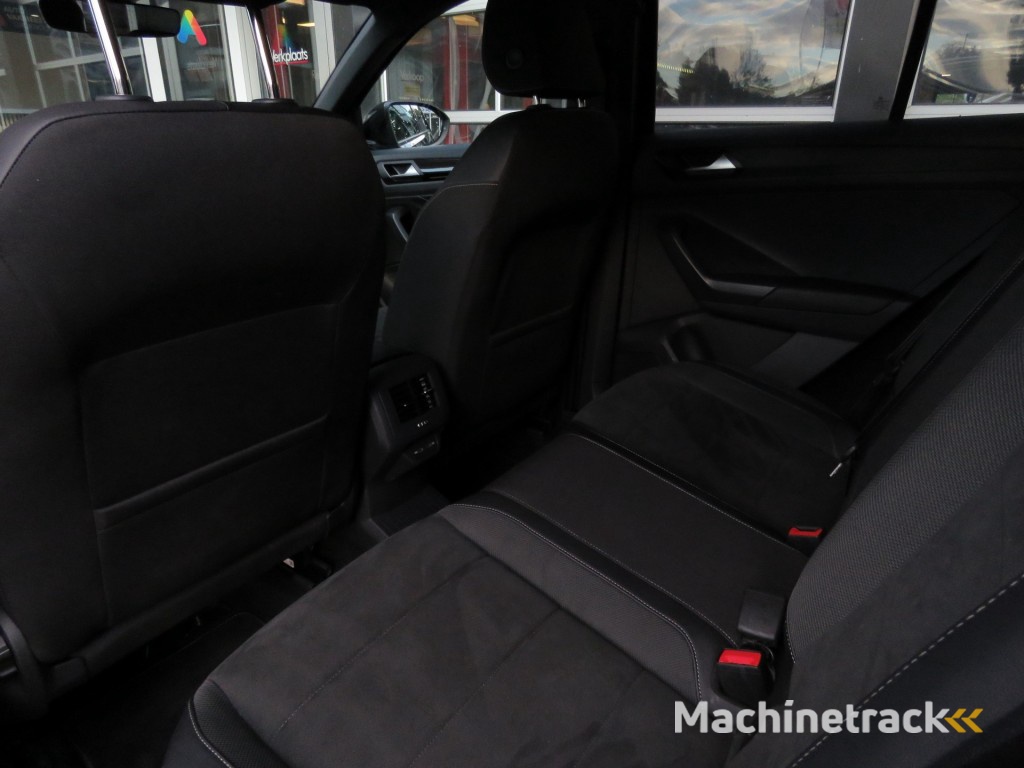 Volkswagen T-roc 1.5 TSI 150pk DSG-aut. R-LINE / Trekhaak afn. / Camera / Stoelverw. / IQ Light / FABRIEKS garantie