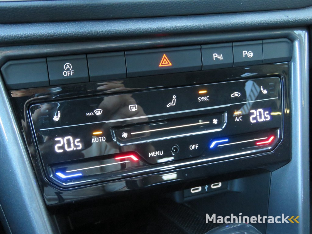 Volkswagen T-roc 1.5 TSI 150pk DSG-aut. LIFE EDITION / IQ Light / Trekhaak afn.baar / Stoelverw. / 17 Inch / FABRIEKS garantie