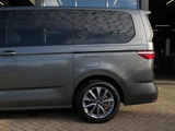 Minituur van Volkswagen Multivan 1.4 eHybrid L2H1 218PK 7p. / Camera / Navi / 18 Inch / dubbele schuifdeur / BOVAG garantie