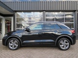 Minituur van Volkswagen T-roc 1.5 TSI 150pk DSG-aut. R-LINE / Trekhaak afn. / Camera / Stoelverw. / IQ Light / FABRIEKS garantie