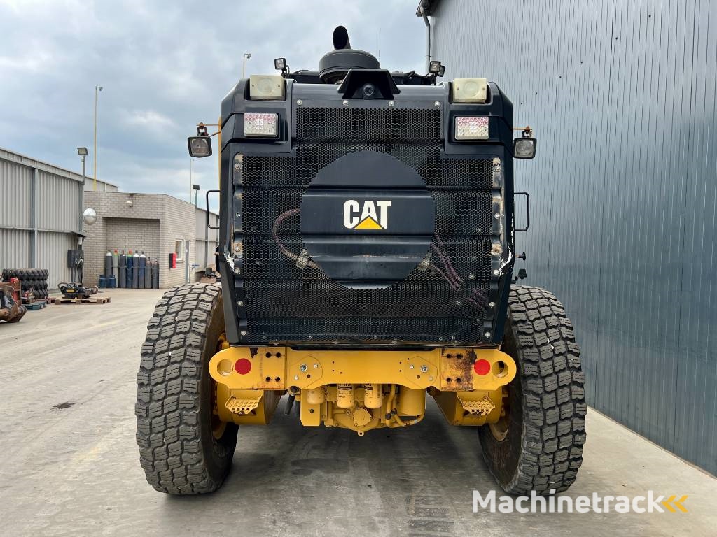 CAT 140M2 AWD