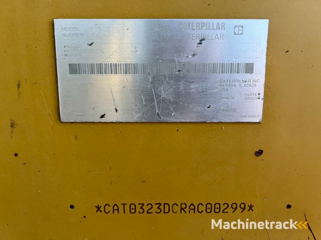 CAT 323D LN