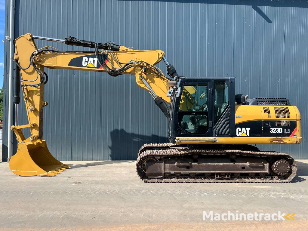 CAT 323D LN VA