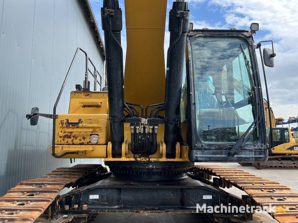 CAT 352F