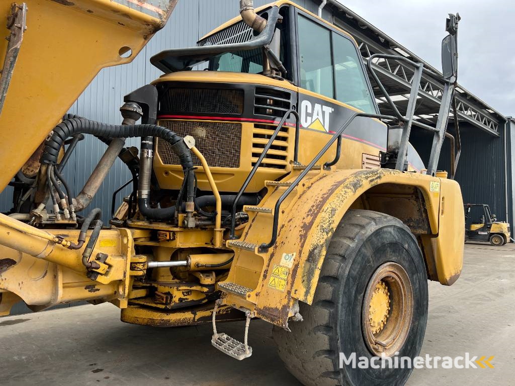 CAT 735